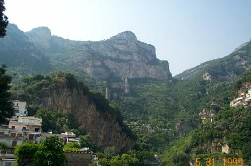 Groto Arround Positano